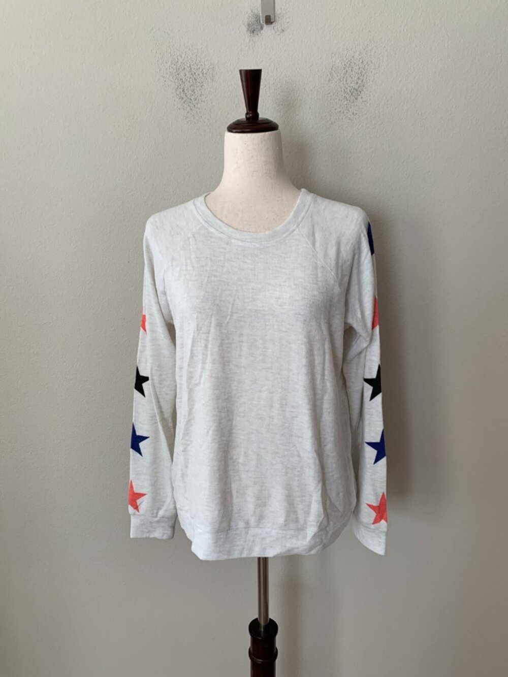 Insomniax Soft Fabric Long-Sleeved Round-Neck Printed Pajama Top with Stars